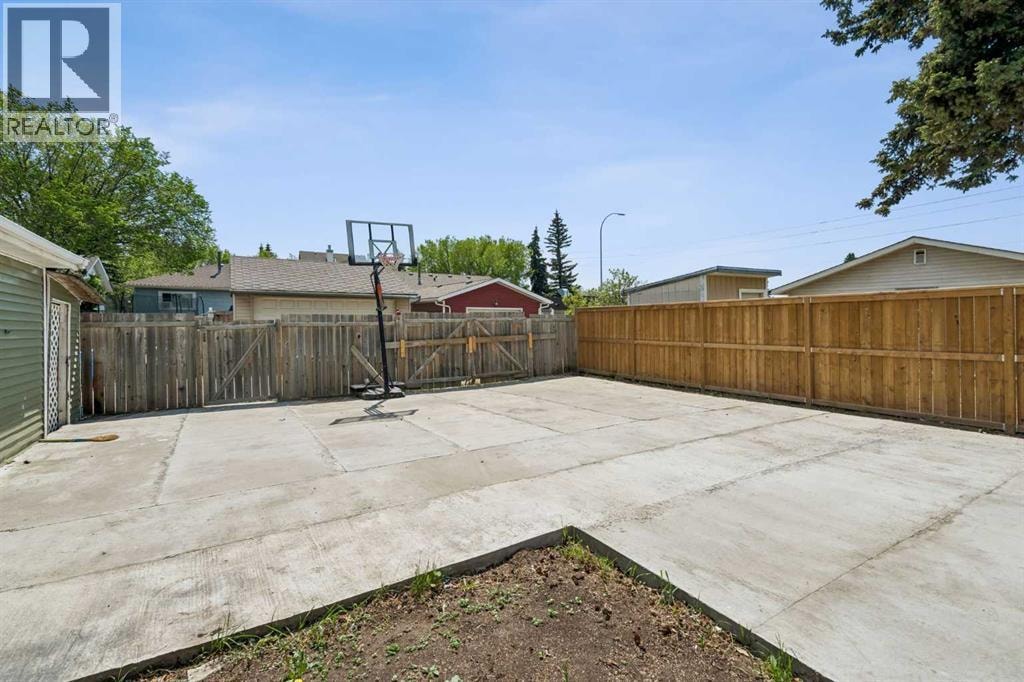 83 Appletree Close SE — photo 28