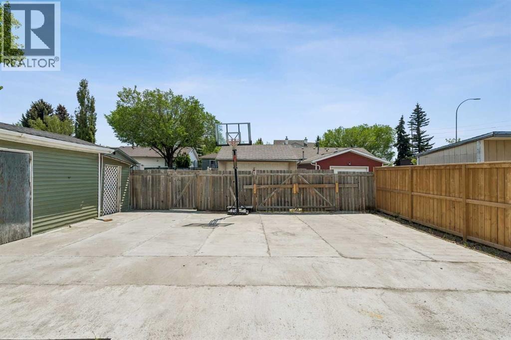 83 Appletree Close SE — photo 30