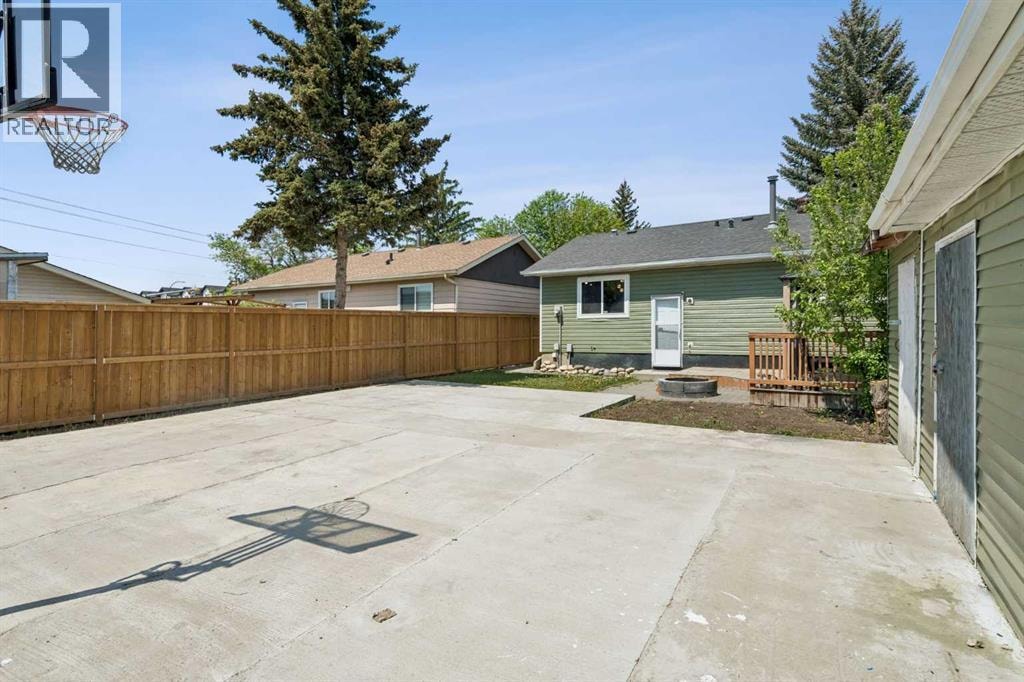 83 Appletree Close SE — photo 29