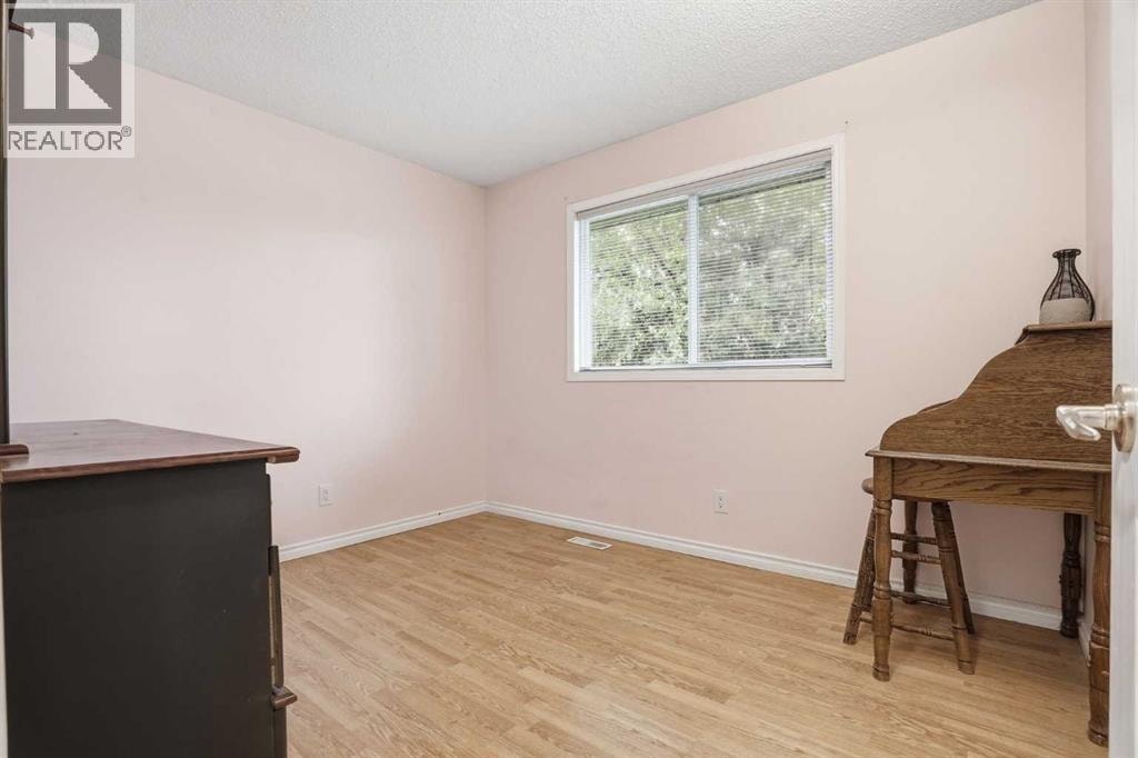 101 Aspen Crescent — photo 25