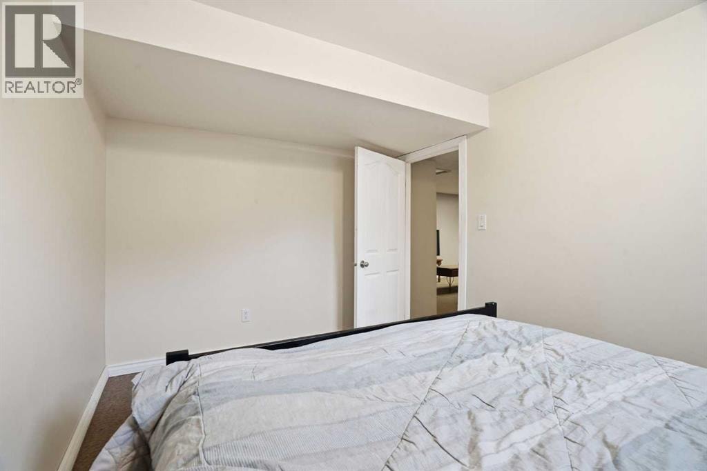 101 Aspen Crescent — photo 37