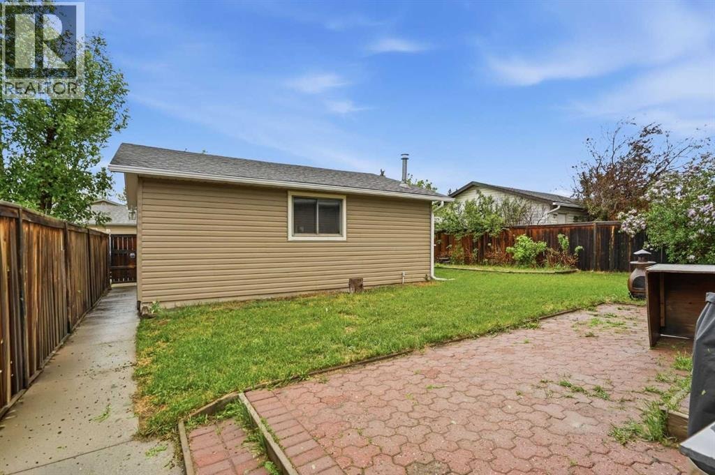 101 Aspen Crescent — photo 40
