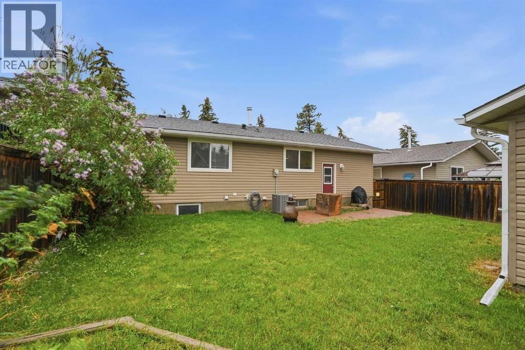 101 Aspen Crescent — photo 43