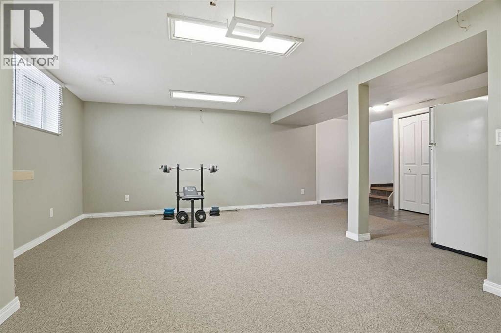 101 Aspen Crescent — photo 32
