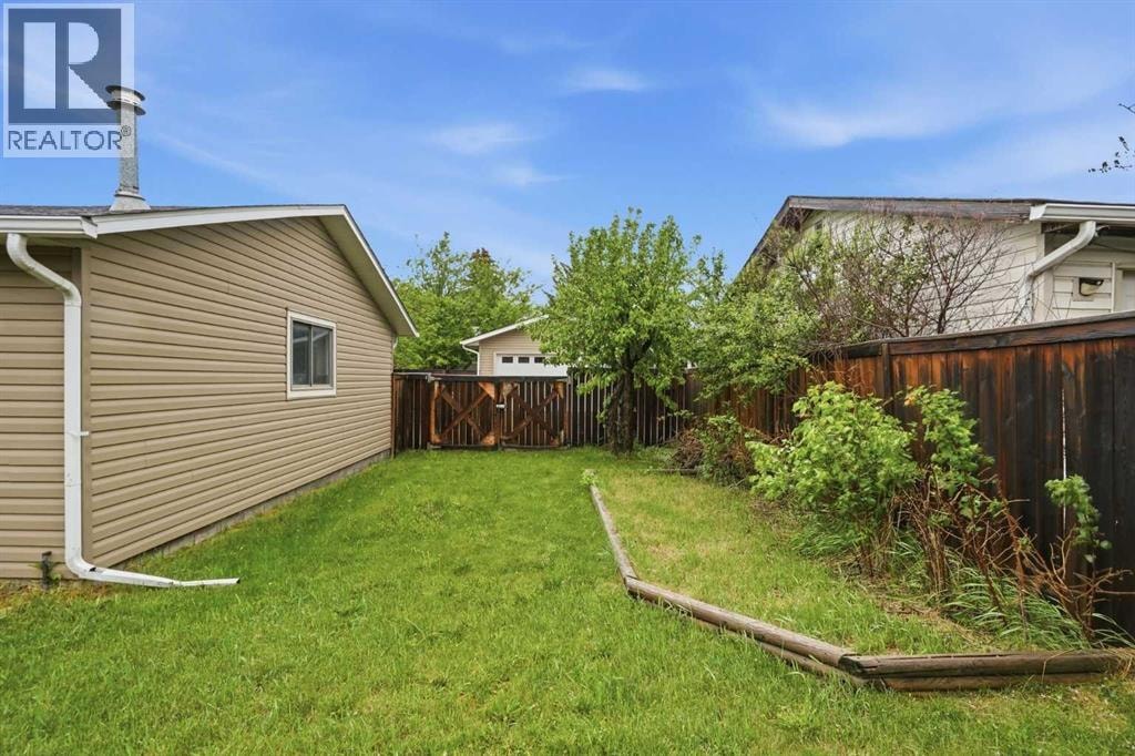 101 Aspen Crescent — photo 42