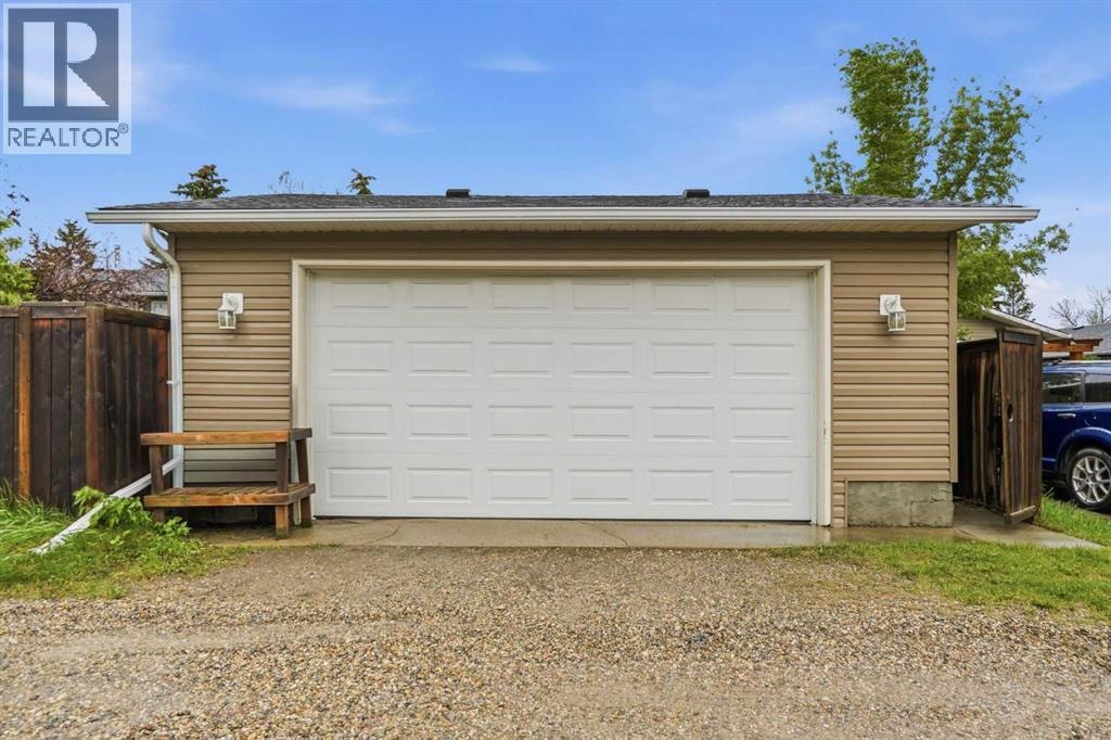 101 Aspen Crescent — photo 39
