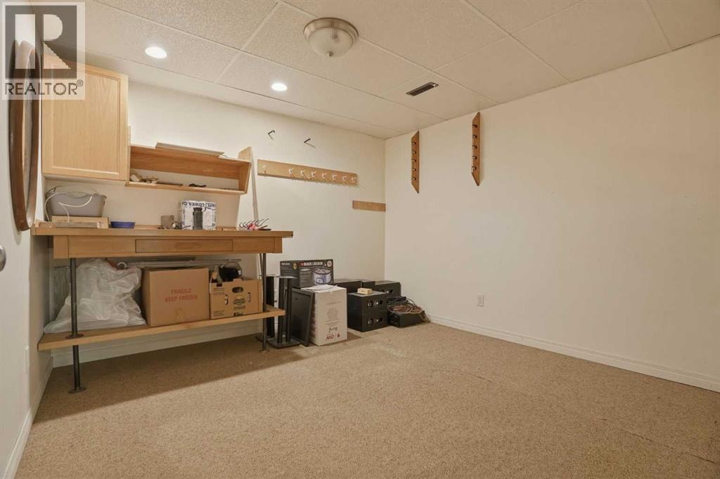101 Aspen Crescent — photo 38