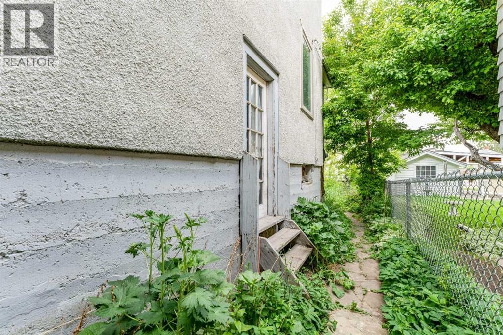 2108 8 Street SE — photo 9