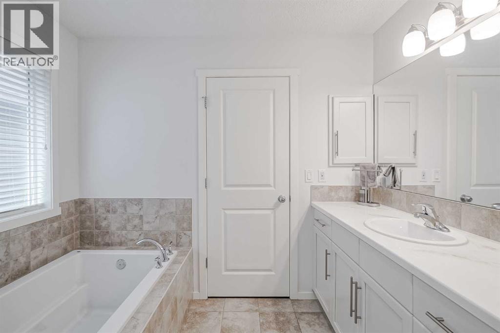 225 Kingsmere Cove SE — photo 29