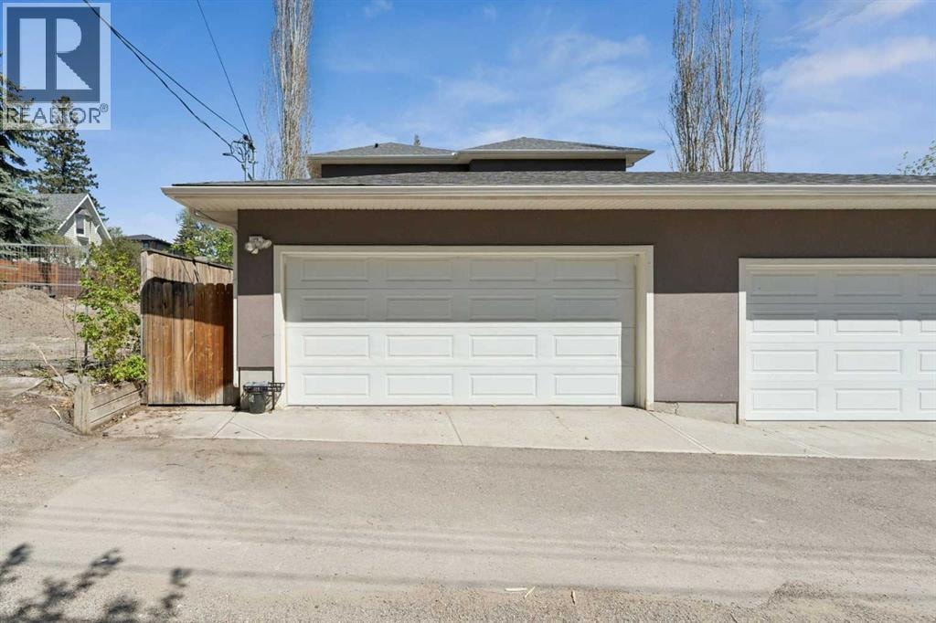 1811 31 Avenue SW — photo 31