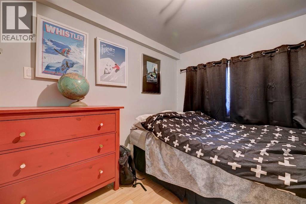 2526 16 Street SE — photo 17
