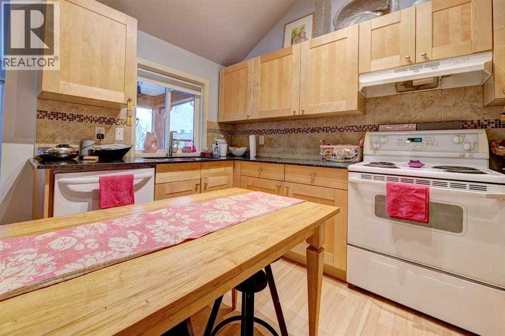 2526 16 Street SE — photo 11