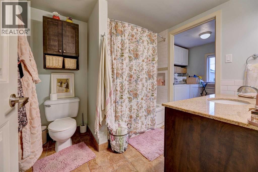2526 16 Street SE — photo 15