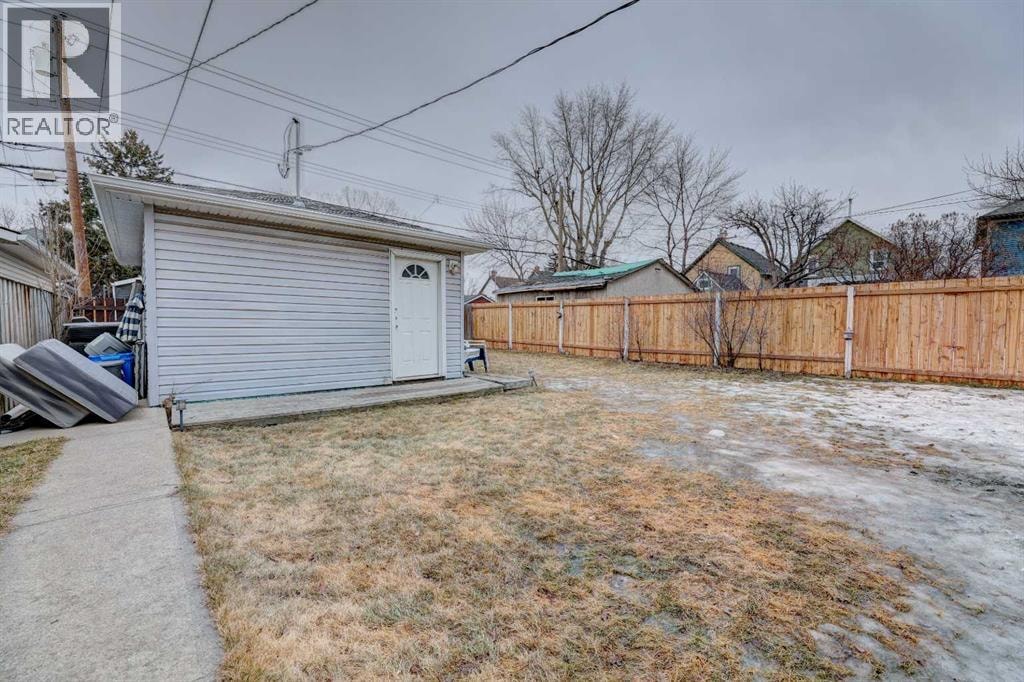 2526 16 Street SE — photo 22
