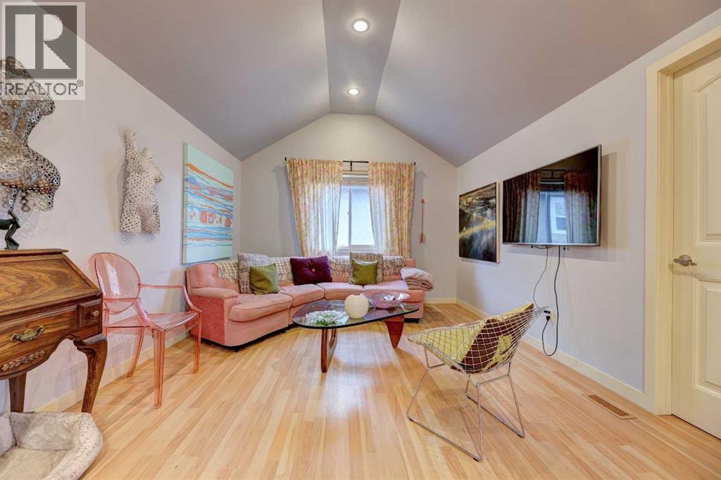 2526 16 Street SE — photo 7