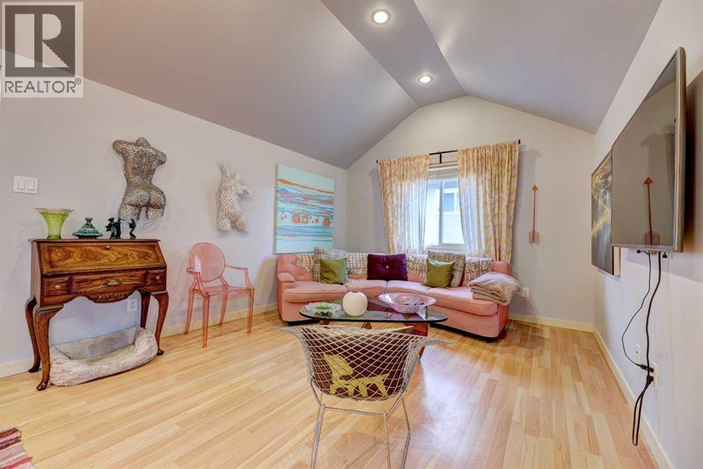 2526 16 Street SE — photo 6