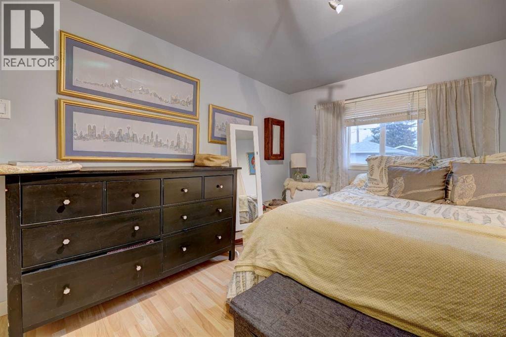 2526 16 Street SE — photo 13
