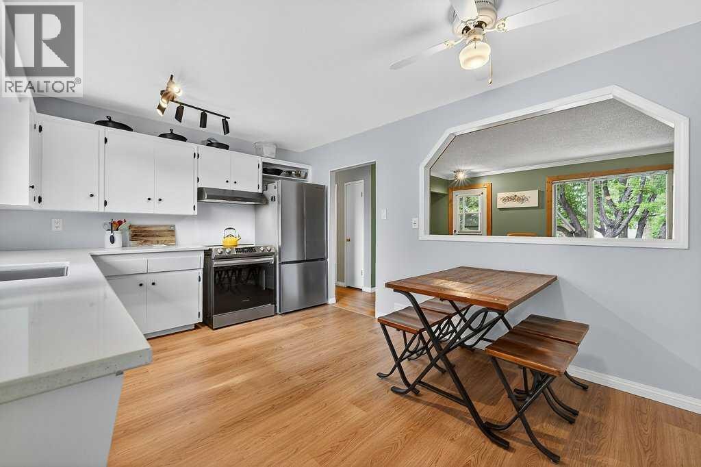 1632 Robson Crescent SE — photo 12