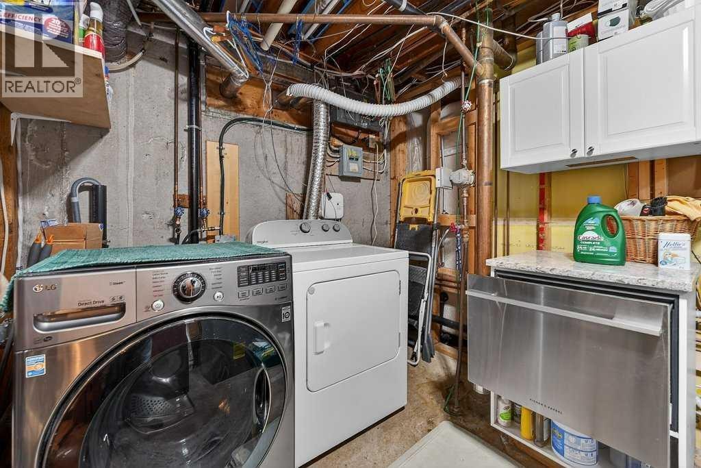 1632 Robson Crescent SE — photo 37