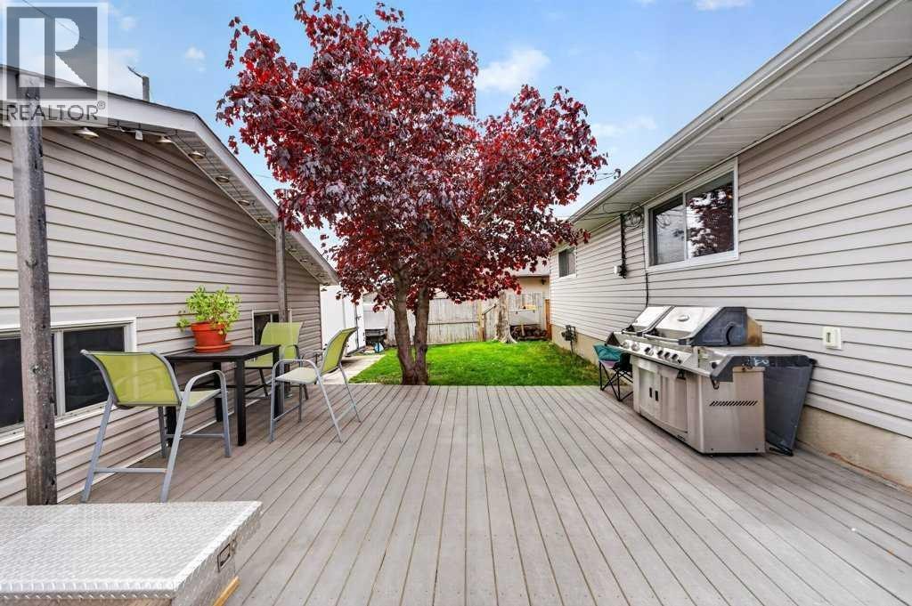 1632 Robson Crescent SE — photo 40