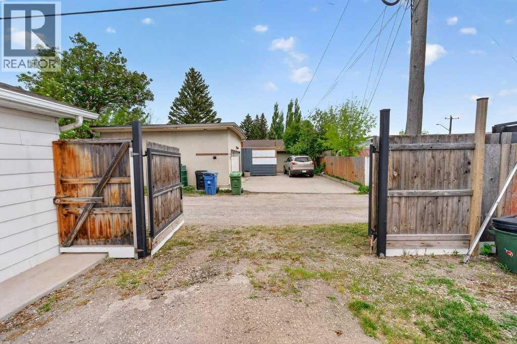 1632 Robson Crescent SE — photo 46