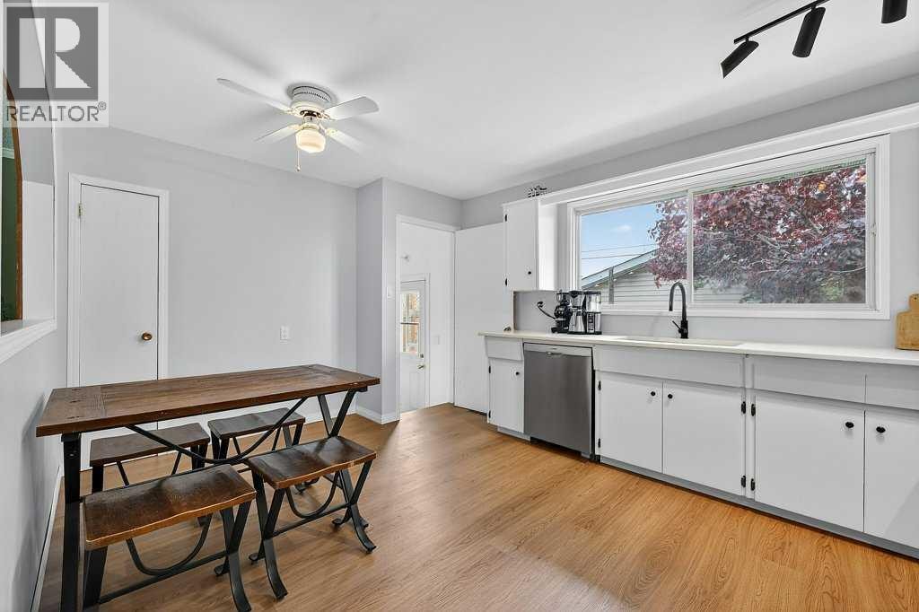 1632 Robson Crescent SE — photo 9