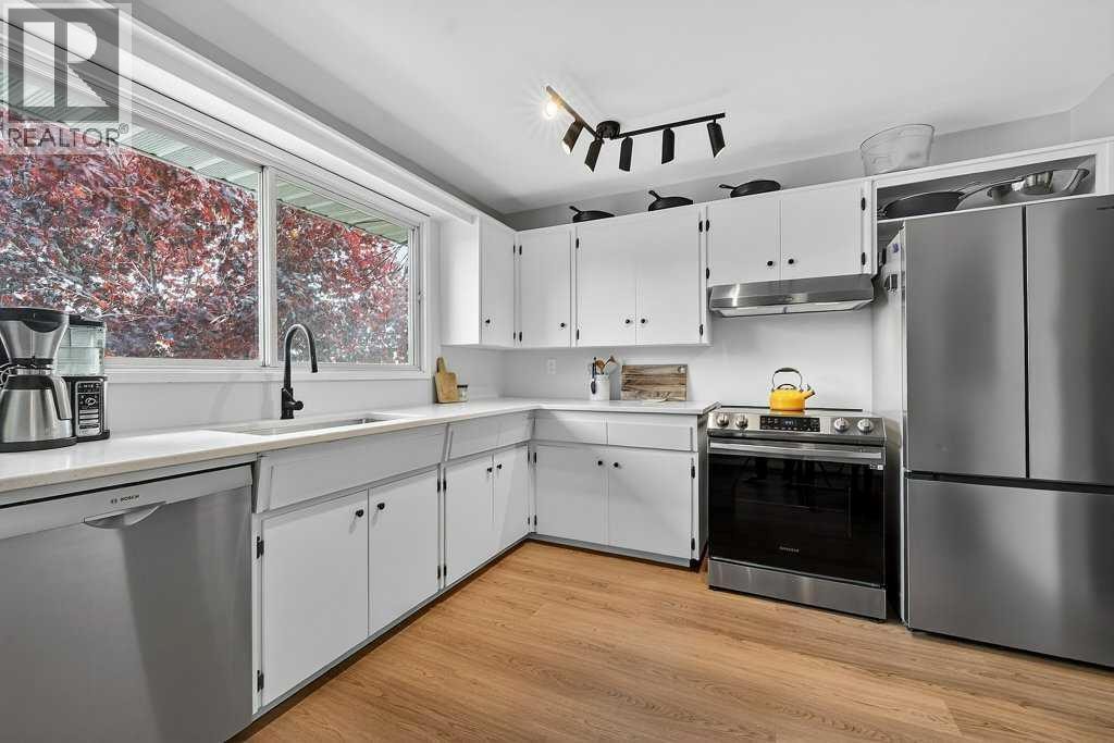 1632 Robson Crescent SE — photo 11