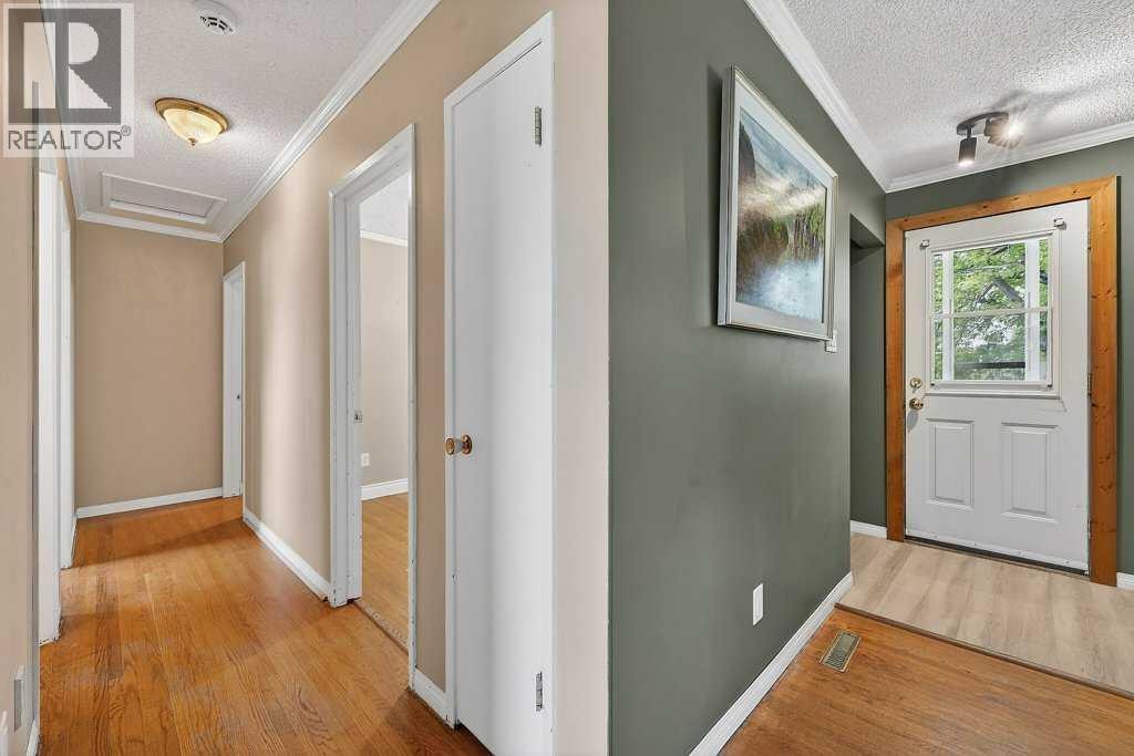 1632 Robson Crescent SE — photo 14