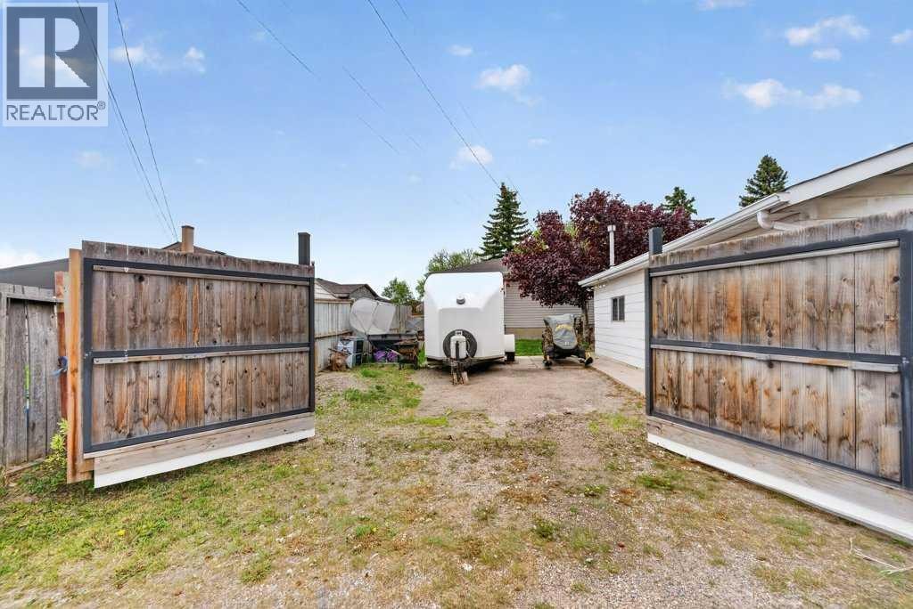 1632 Robson Crescent SE — photo 45