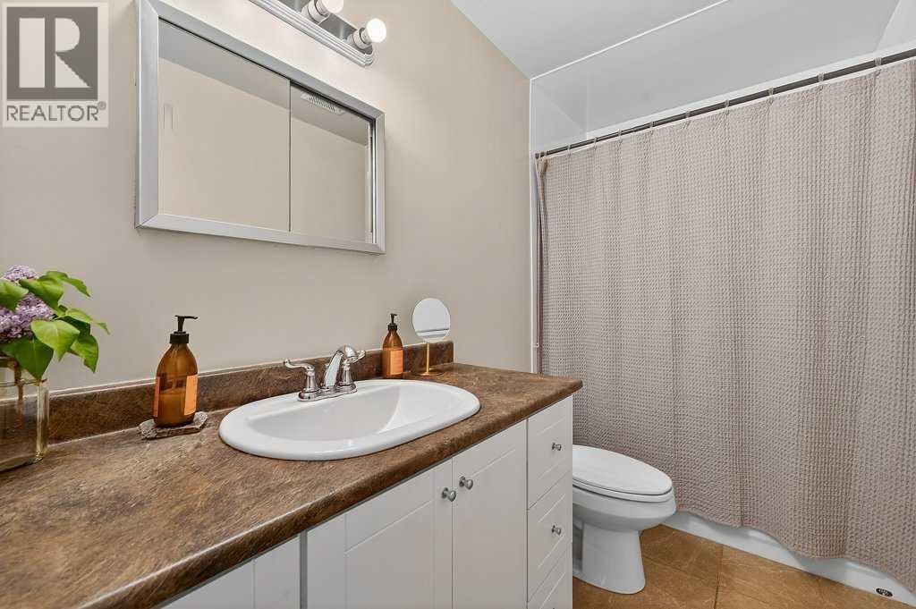 1632 Robson Crescent SE — photo 16
