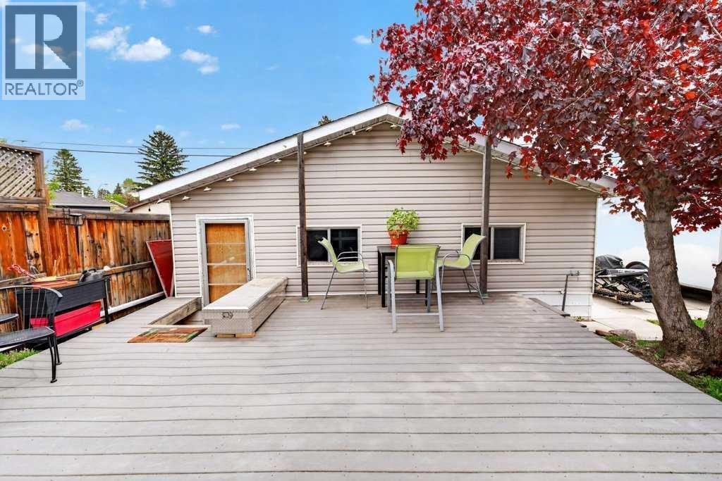 1632 Robson Crescent SE — photo 38