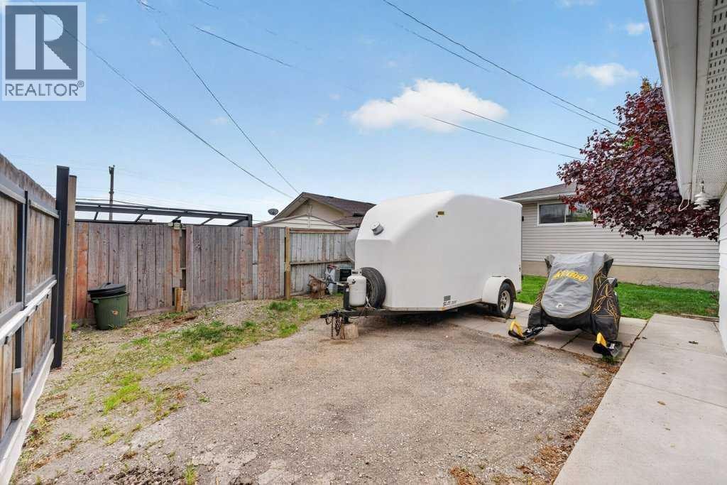 1632 Robson Crescent SE — photo 44