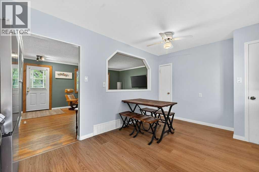 1632 Robson Crescent SE — photo 13