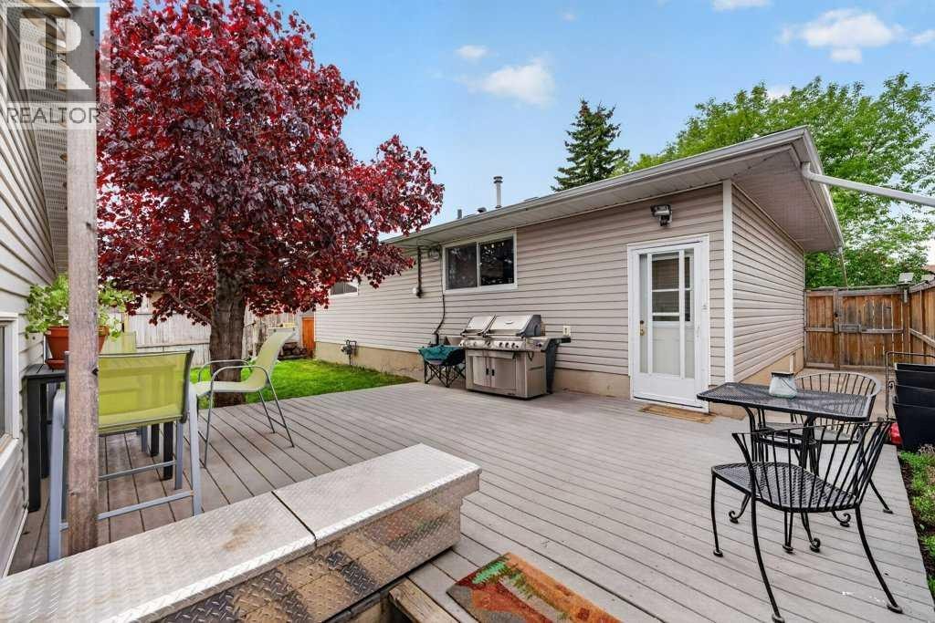 1632 Robson Crescent SE — photo 39