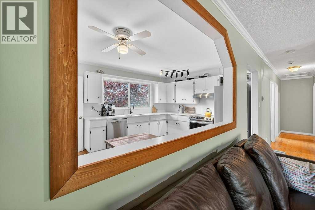 1632 Robson Crescent SE — photo 7