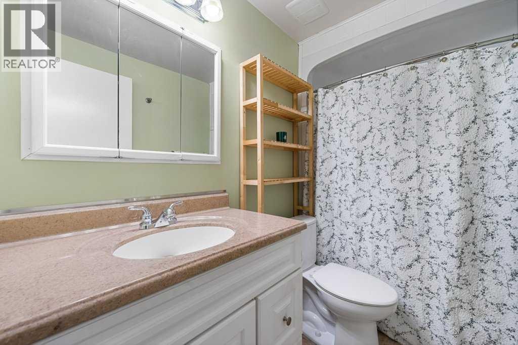 1632 Robson Crescent SE — photo 35