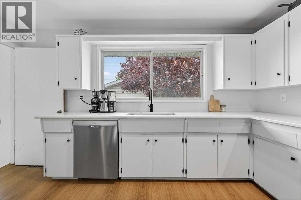 1632 Robson Crescent SE — photo 10