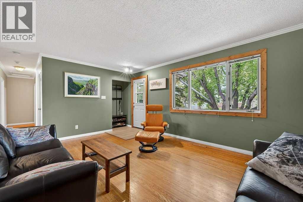 1632 Robson Crescent SE — photo 6