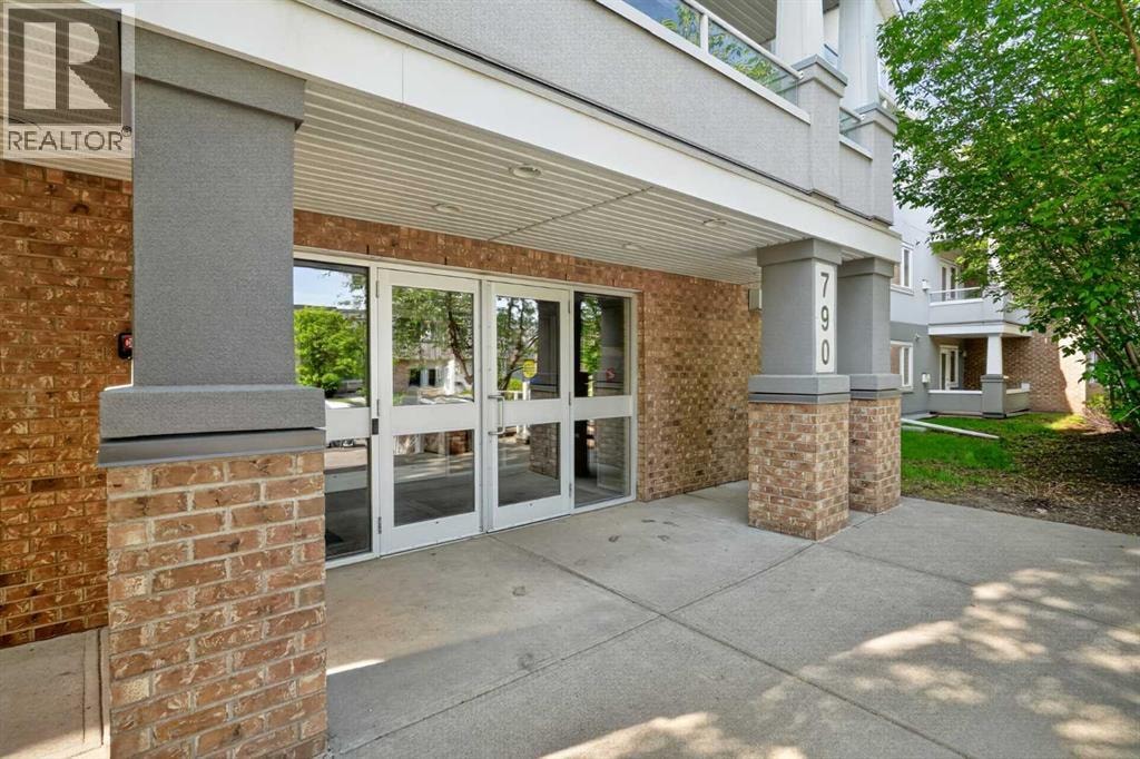 116, 790 Kingsmere Crescent SW — photo 39