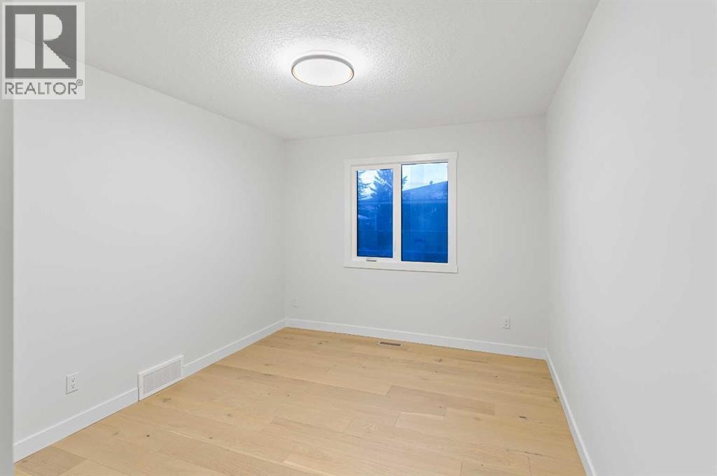 1731 111 Avenue SW — photo 20