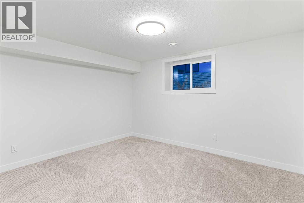 1731 111 Avenue SW — photo 36