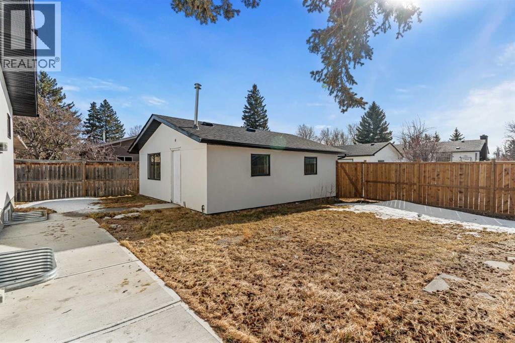 1731 111 Avenue SW — photo 43