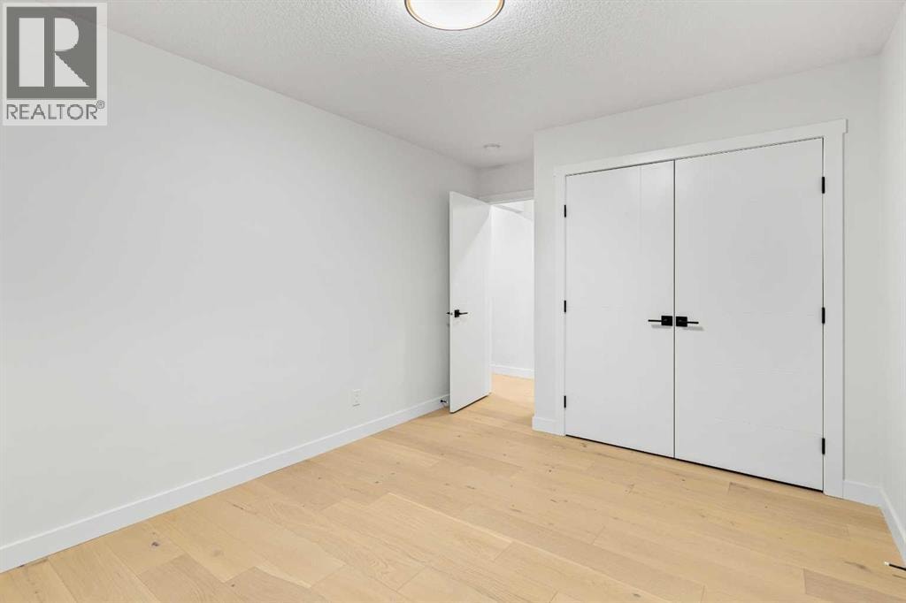 1731 111 Avenue SW — photo 17
