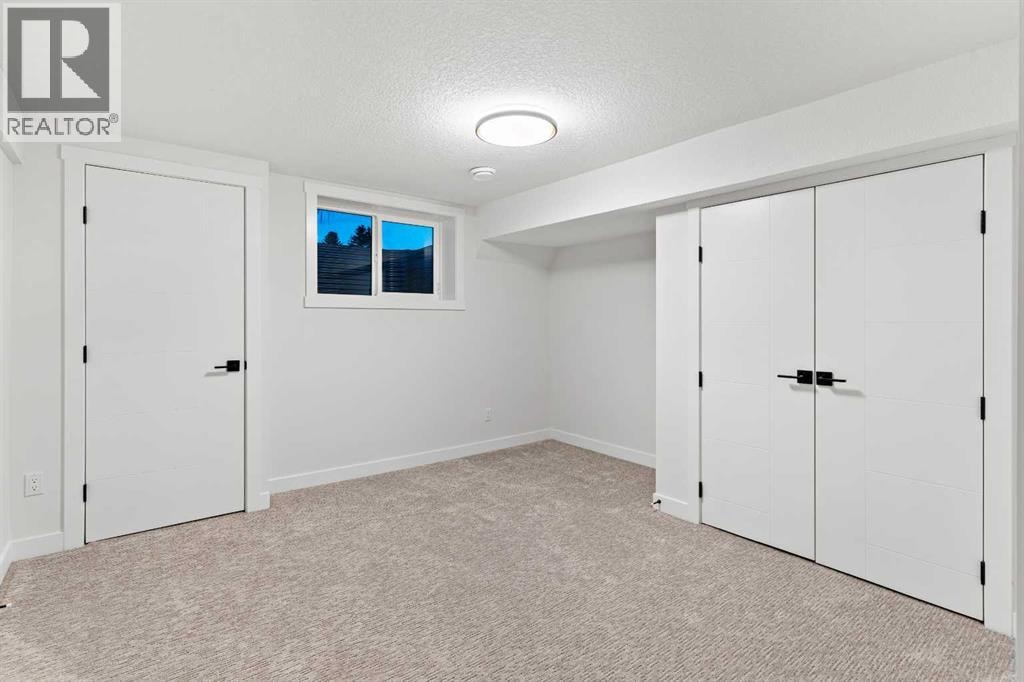 1731 111 Avenue SW — photo 37