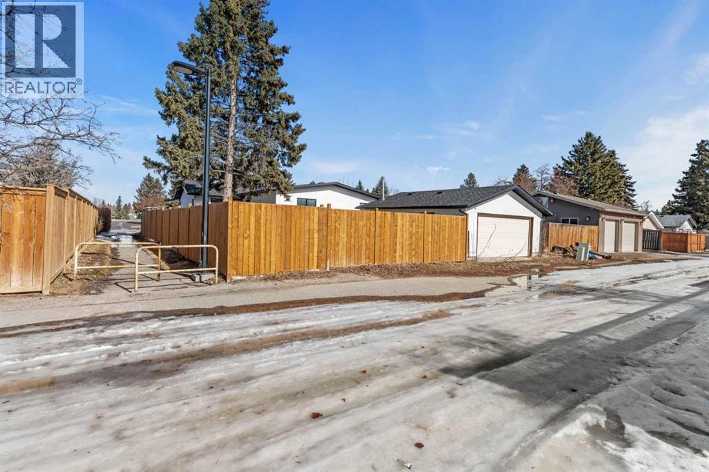1731 111 Avenue SW — photo 39