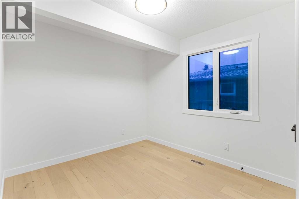 1731 111 Avenue SW — photo 16