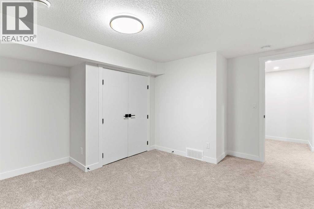 1731 111 Avenue SW — photo 38