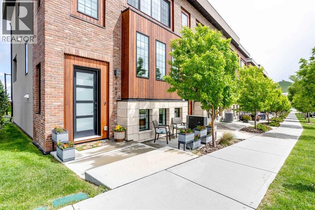 162 Greenbriar Way NW — photo 3