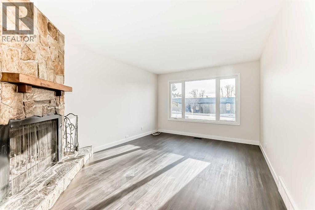404 Acacia Drive SE — photo 10