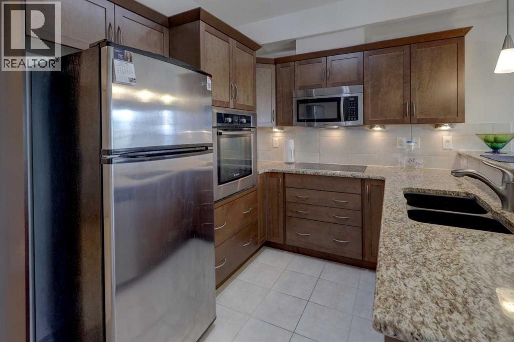220, 70 Royal Oak Plaza NW — photo 4